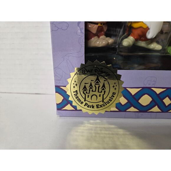 Snow White and the Seven Dwarfs Poseable Figures Set (Theme Park Exclusive) - Picture 2 of 3